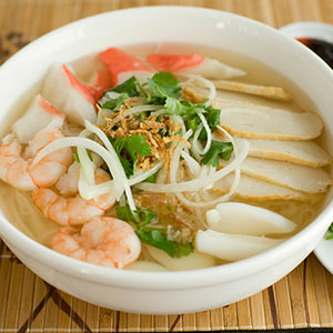 Order Hủ Tiếu Hải Sản food online from Phở Huỳnh Hiệp 2 - Kevin & Chris’s Noodle House store, San Francisco on bringmethat.com
